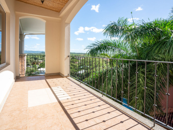 Beautifully Remodeled Ocean View Penthouse Condo